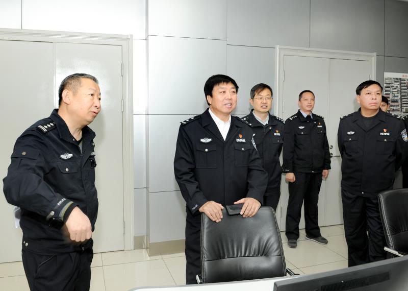 黄三平同志强调要树立大局观念强化合成整合全面提升公安科技信息化