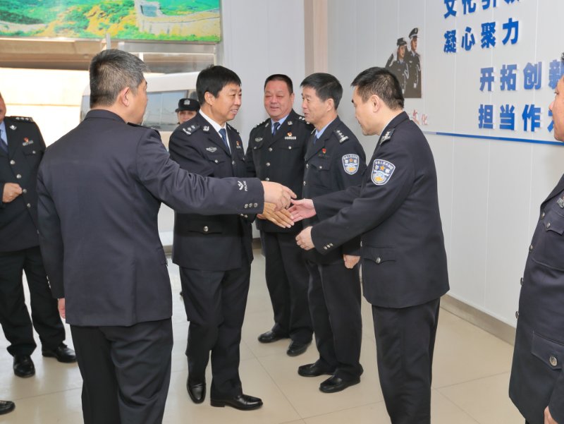 首页 综合要闻 部门动态 公安局            在新华分局和平西路