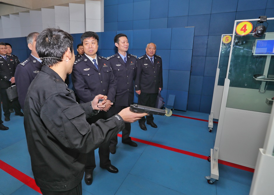 首页 综合要闻 部门动态 公安局      在新华分局和平西路派出所